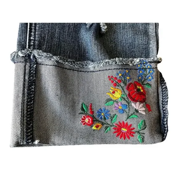Baccini Women’s Jeans 8P Petite Distressed Embroidered Floral Boho Denim Cuffed - Picture 8 of 16